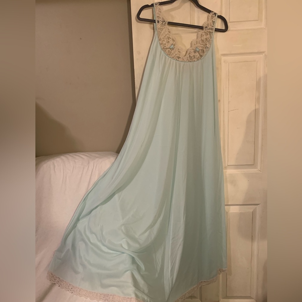 Elegant Blue and Cream Chemise with Soft Fabric